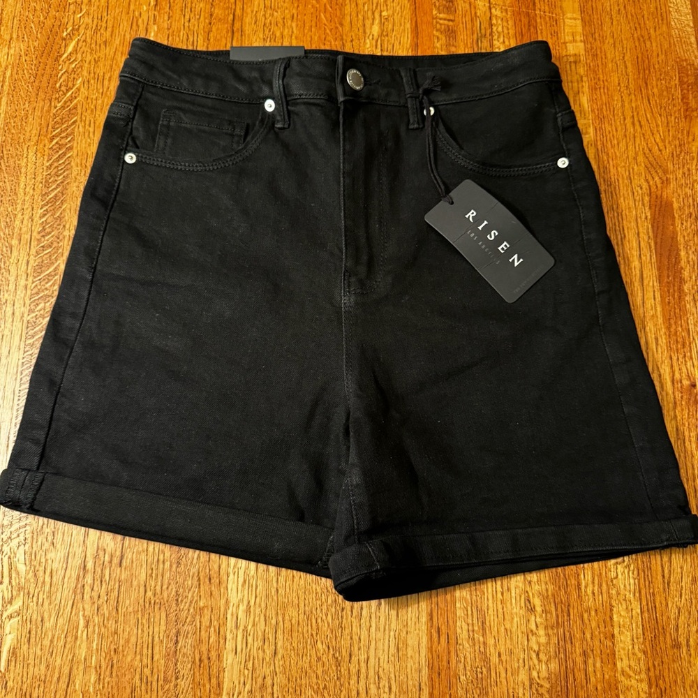NWT Risen High Rise Rolled Up Shorts Size Medium - Picture 2 of 13